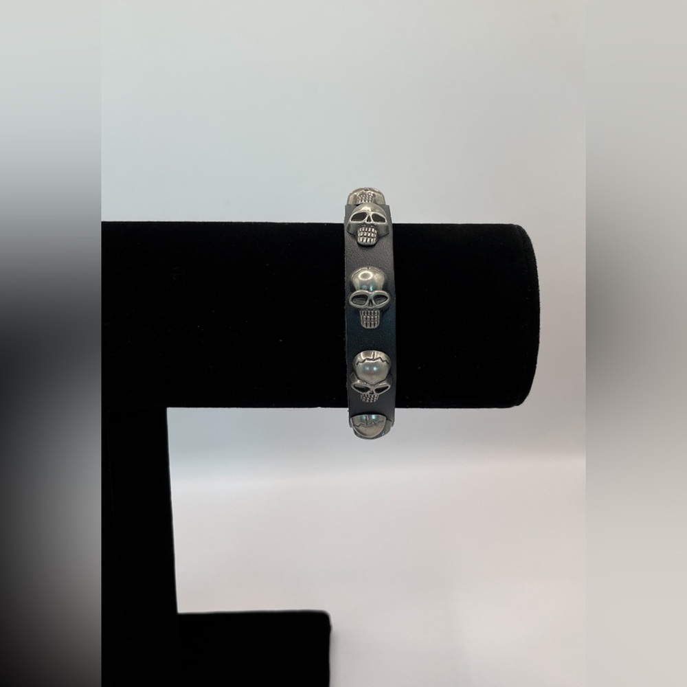 Skull PU Leather Snap Bracelet - Picture 2 of 5